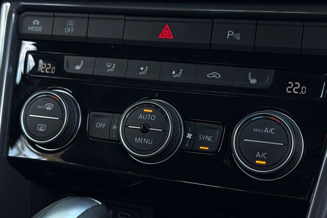 VOLKSWAGEN T-Roc Photo 22