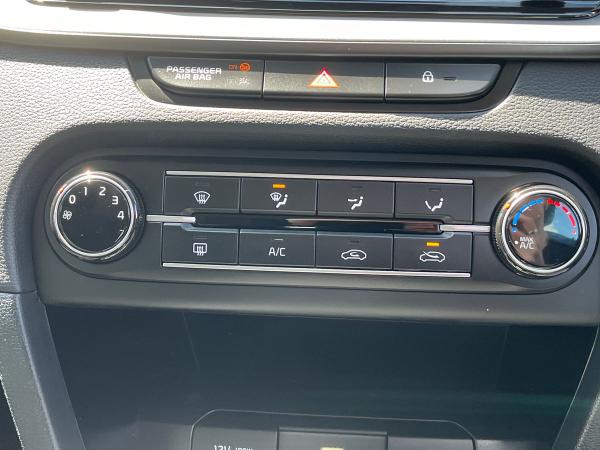 Kia Ceed Photo autoimg-e8072842e9eefae4de7f6caaf833e4f71552008d.jpg