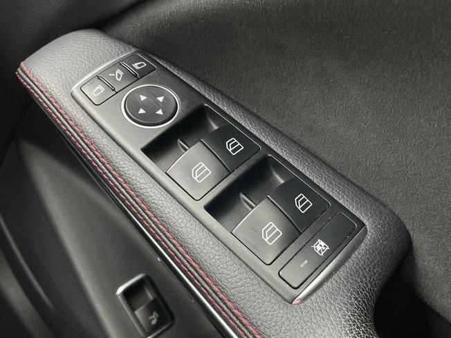 MERCEDES-BENZ GLA Photo 35
