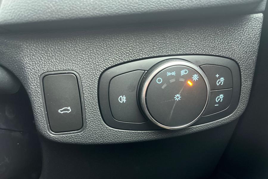 Ford FOCUS Photo autoimg-e810284a45001c9cc9f7af5e2c6966337e3b6a58.jpg