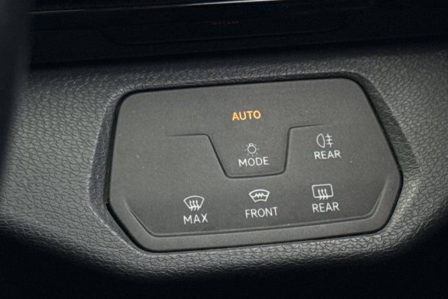 VOLKSWAGEN ID.4 Photo 28