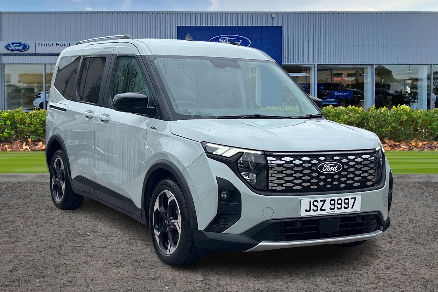 Ford E-Tourneo Courier Photo 0