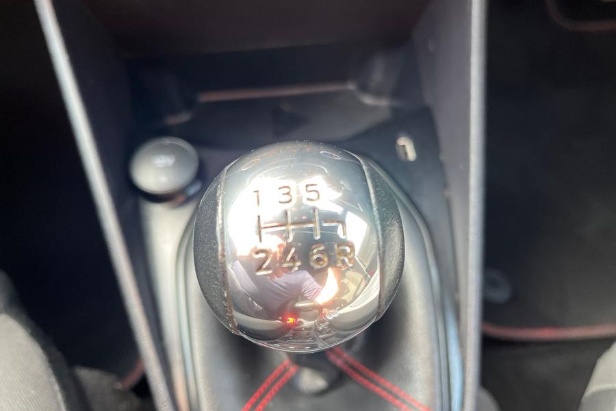 Ford FIESTA Photo autoimg-e81578e5926088f07220045764d06e6bec6cf543.jpg