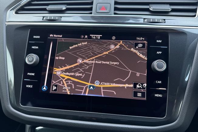 VOLKSWAGEN Tiguan Photo 14