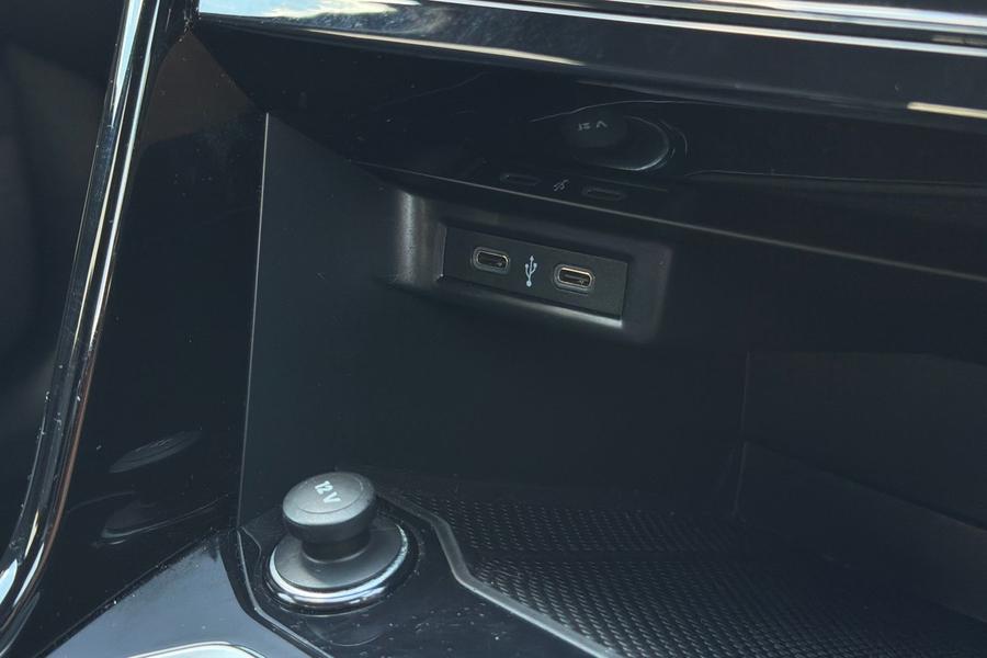 Volkswagen T-ROC Photo autoimg-e81751ad5ce506ed0fdc1004bf904216d579c65a.jpg
