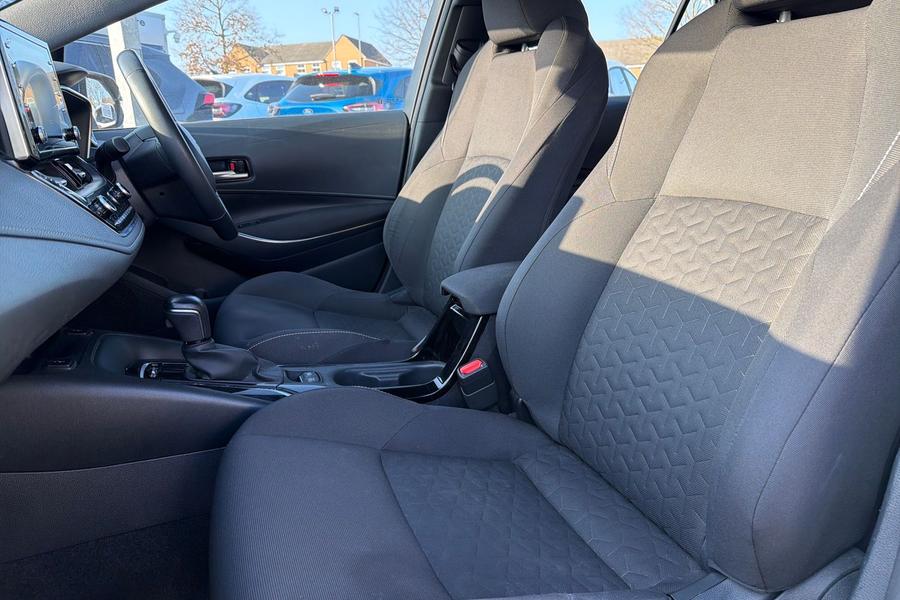 Toyota COROLLA Photo autoimg-e81a725e1f204f4d2e9dcee78dab1f8d7f970f7e.jpg