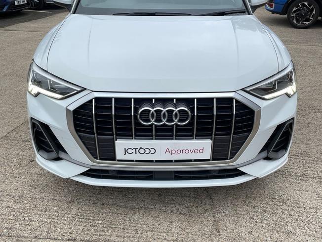 AUDI Q3 Photo 21