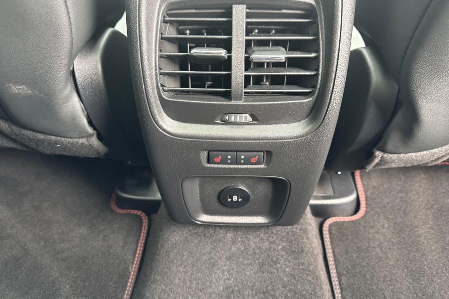 Ford Kuga Photo autoimg-e81ee47a7ab9ee03ef4c60bf7df035964395467f.jpg