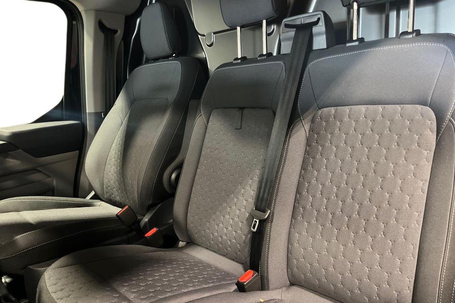 Ford TRANSIT CUSTOM Photo autoimg-e821035b0e8293c3f5eb6cc796080a051e00bb32.jpg
