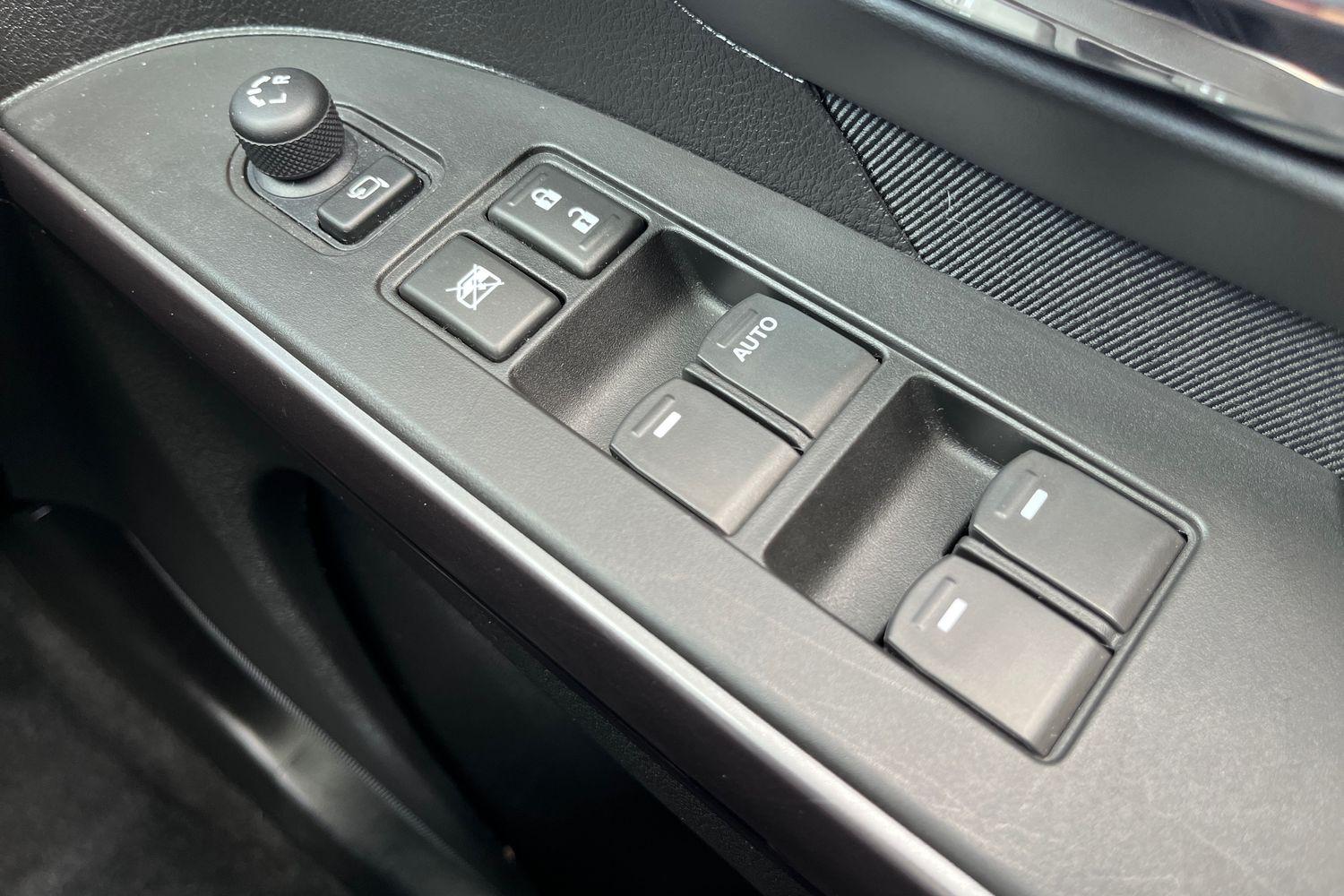 Suzuki S-CROSS Photo 15
