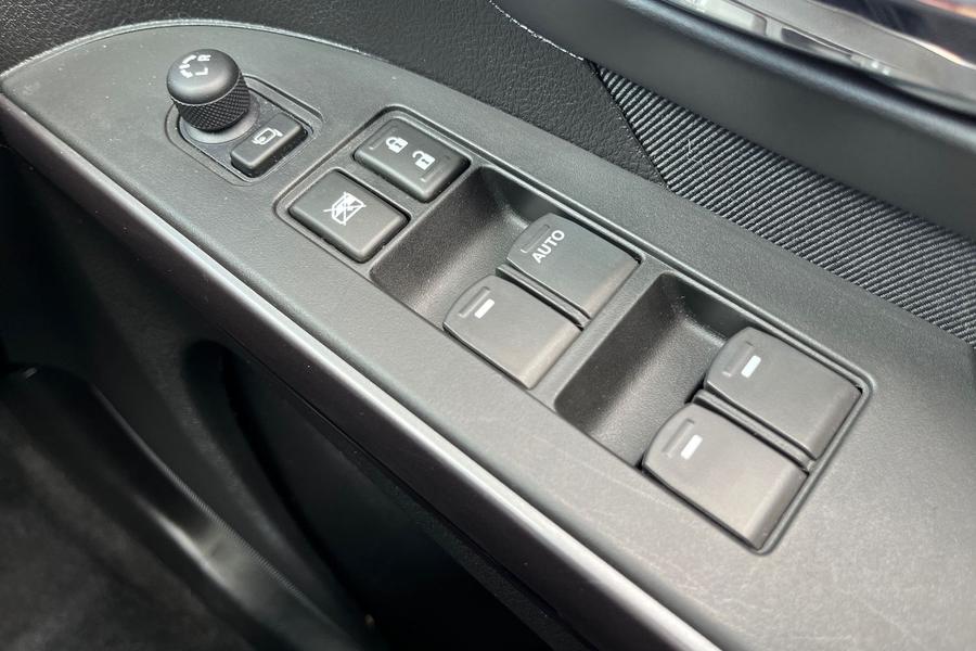 Suzuki S-CROSS Photo autoimg-e821e1bd878717ebec6cf208b026b1aac2c3c8da.jpg