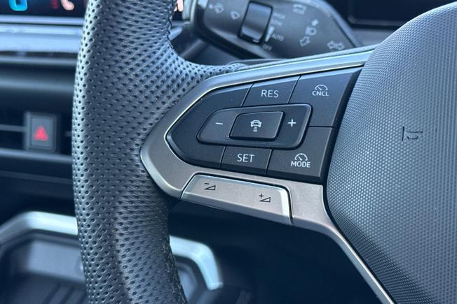 VOLKSWAGEN T-Roc Photo 16