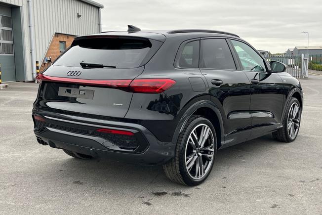 AUDI  Q5 SUV Photo 24