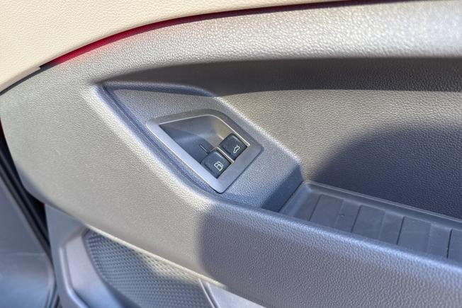 VOLKSWAGEN Multivan Photo 39
