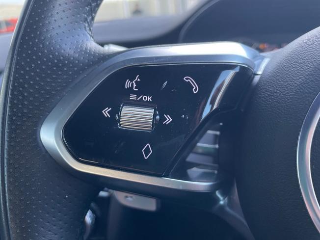 Jaguar E-PACE Photo 16