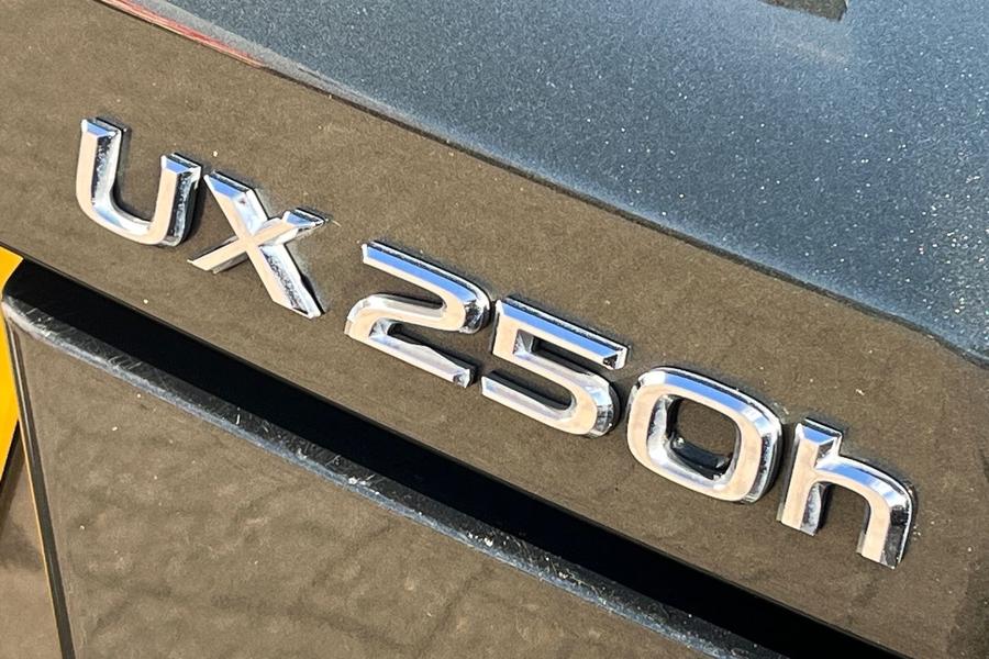 Lexus UX Photo autoimg-e82c6f00a37421a851374dfca72f4eff79313e85.jpg
