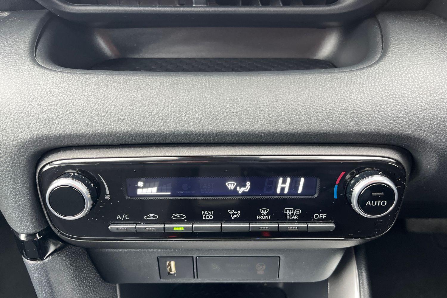 Toyota YARIS Photo 34