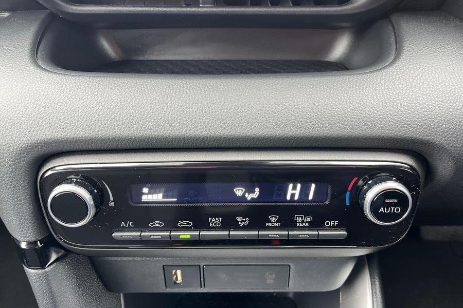 Toyota YARIS Photo autoimg-e82d7ee7c958b57be19f1dca5688805bf0e1c67a.jpg