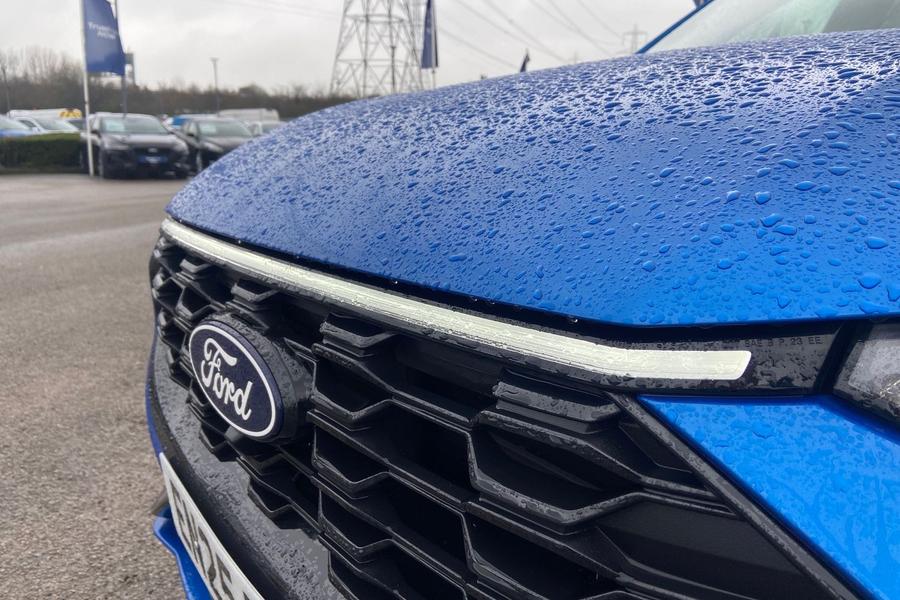 Ford Kuga Photo autoimg-e82fe9d2a4692ec70a31a64c539a9b44abaa7c86.jpg