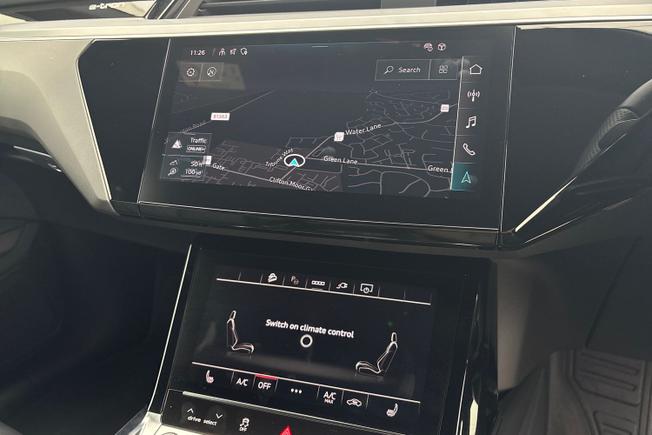 AUDI Q8 e-tron Photo 15