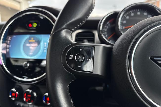 MINI Hatch Photo 16