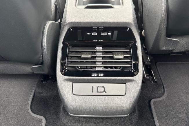 VOLKSWAGEN ID.4 Photo 23