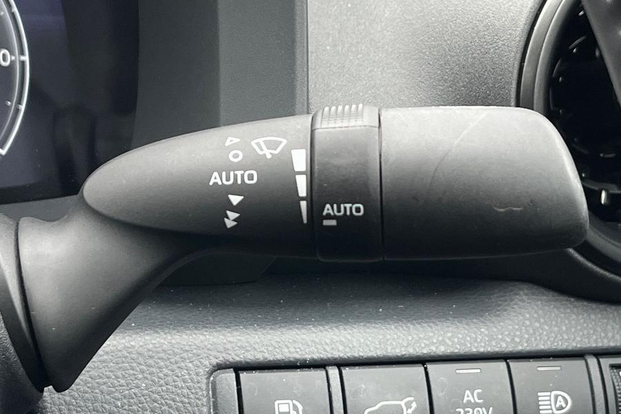 Toyota C-HR Photo autoimg-e836d13982c89f749fc0e29e5a8cdbc50dc5987a.jpg