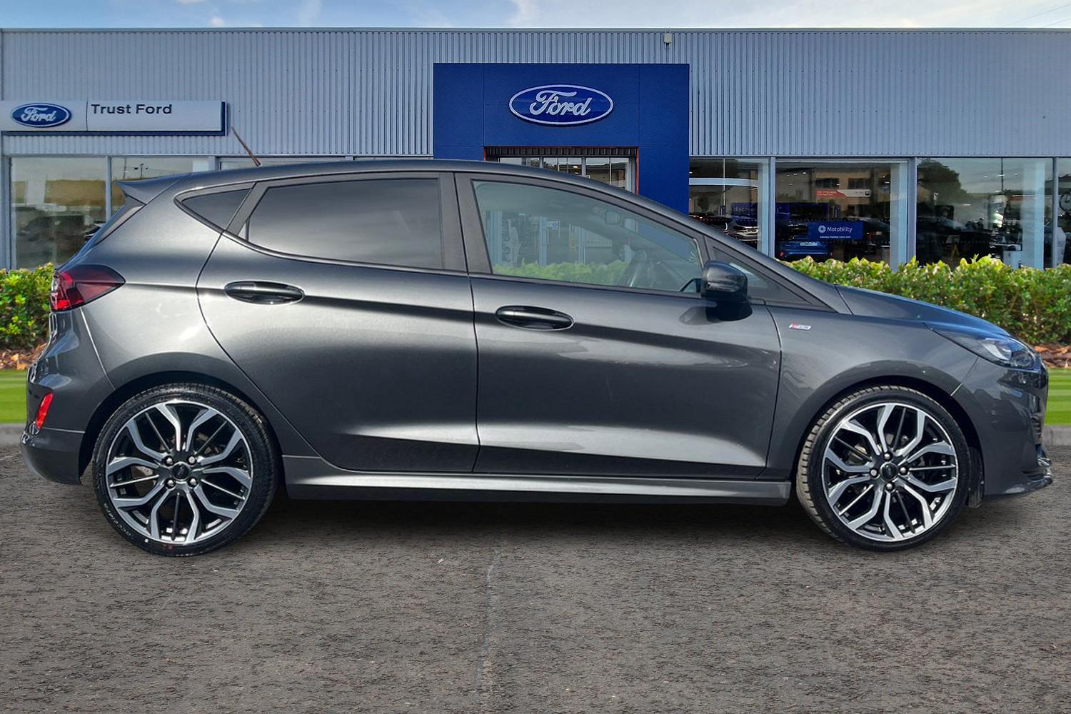 Ford FIESTA Photo 2