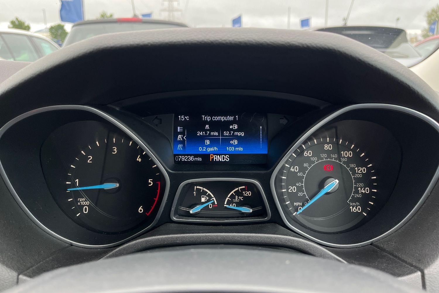 Ford FOCUS Photo 12