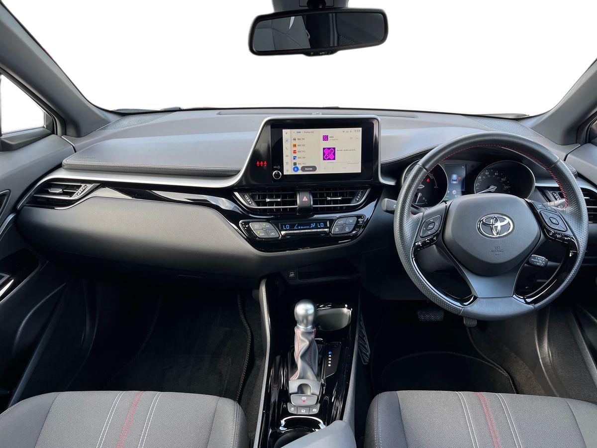 Toyota C-HR Photo 9