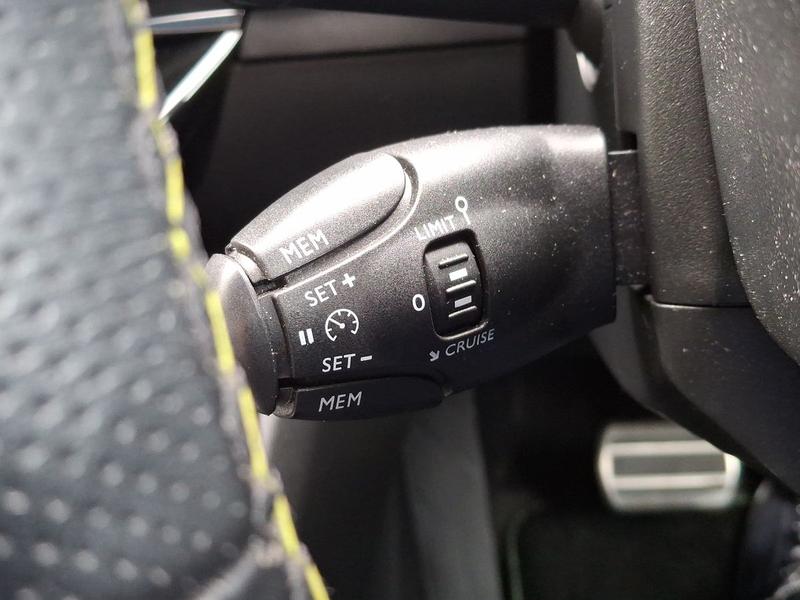 Used Peugeot E-2008 OY21RBZ 37