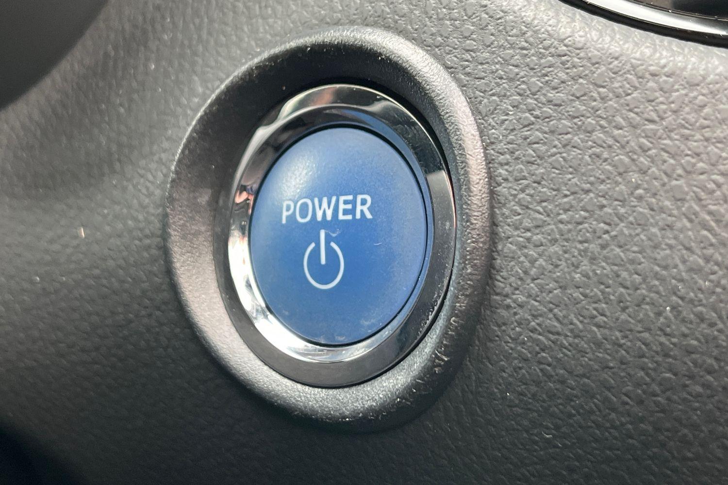 Toyota C-HR Photo 26
