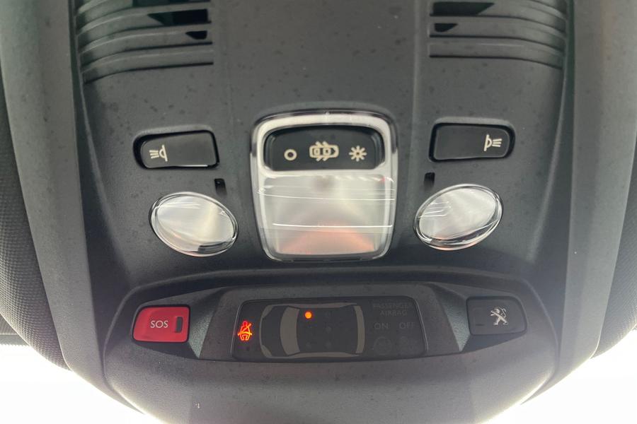 Peugeot 3008 Photo autoimg-e843258fde5654a7d5296397f7a3075bd19e9529.jpg