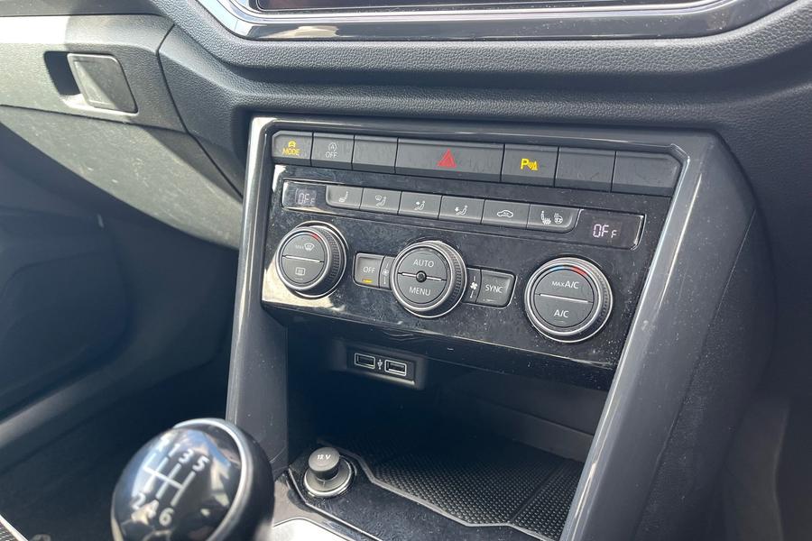 Volkswagen T-ROC Photo autoimg-e8437a922e502ad76136ad8be928aeff417a8ef0.jpg