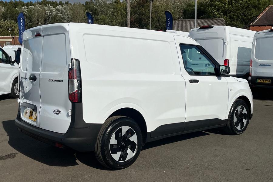 Ford TRANSIT E-COURIER Photo autoimg-e844854468b877c2fbde8cac81eeb8ba92e76a5f.jpg