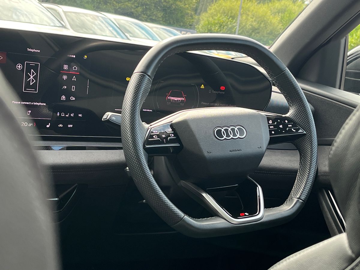 Audi Q6 e-tron Photo 14