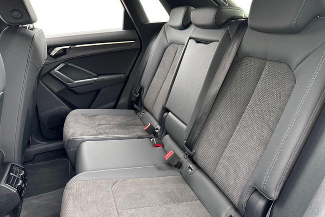 AUDI Q3 Photo 9