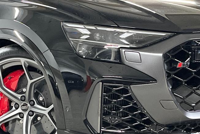 AUDI RSQ8 Photo 19