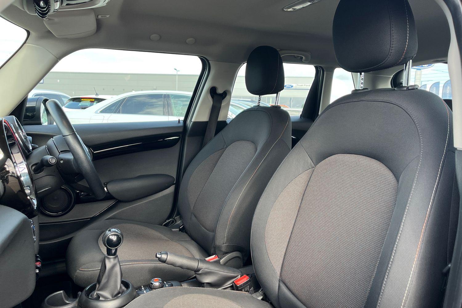 MINI Hatch Photo 18