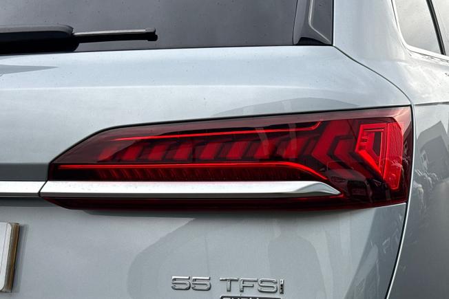 AUDI Q7 Photo 18