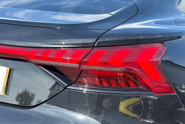 Audi e-tron GT Photo 17