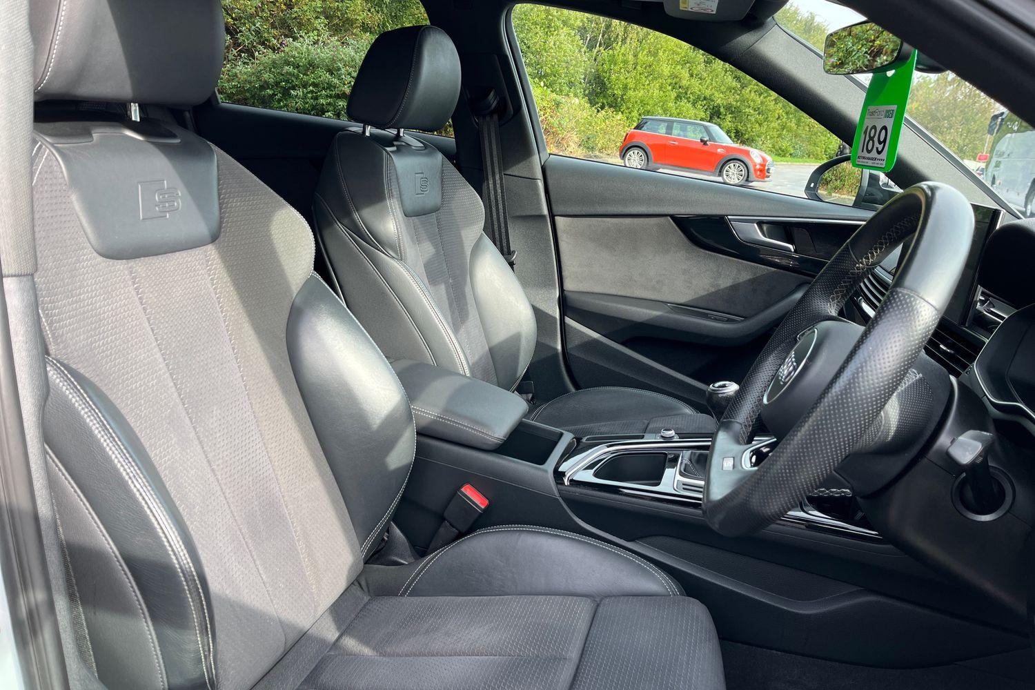Audi A4 Photo 16