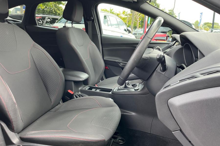 Ford FOCUS Photo autoimg-e864da864d68fbc55e9d5e69bbbf0995f1efca9d.jpg