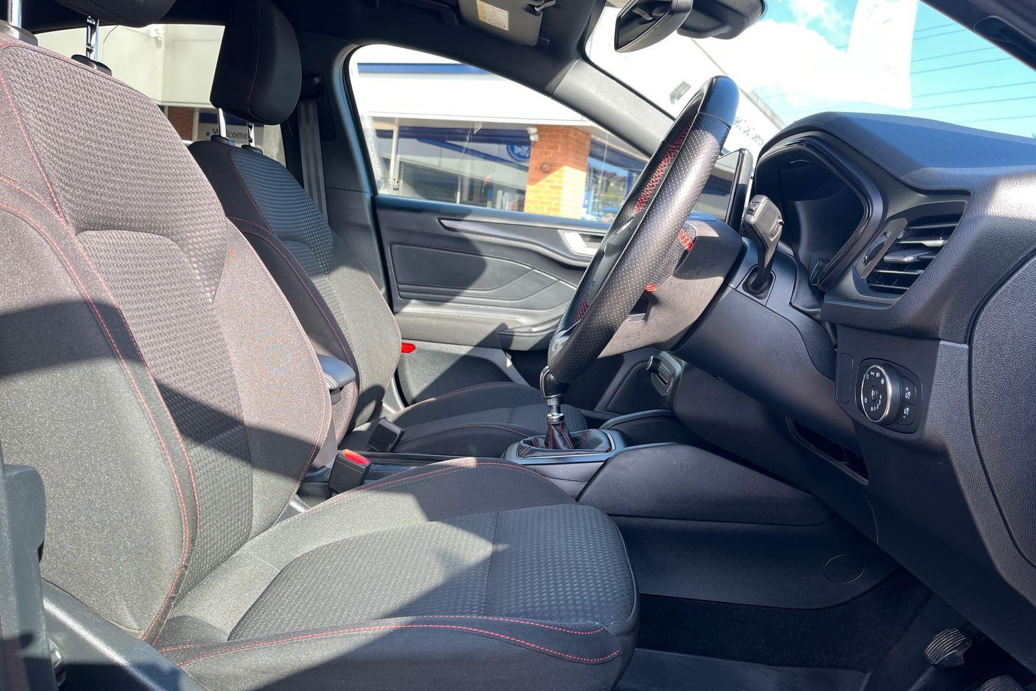 Ford Focus Photo 16