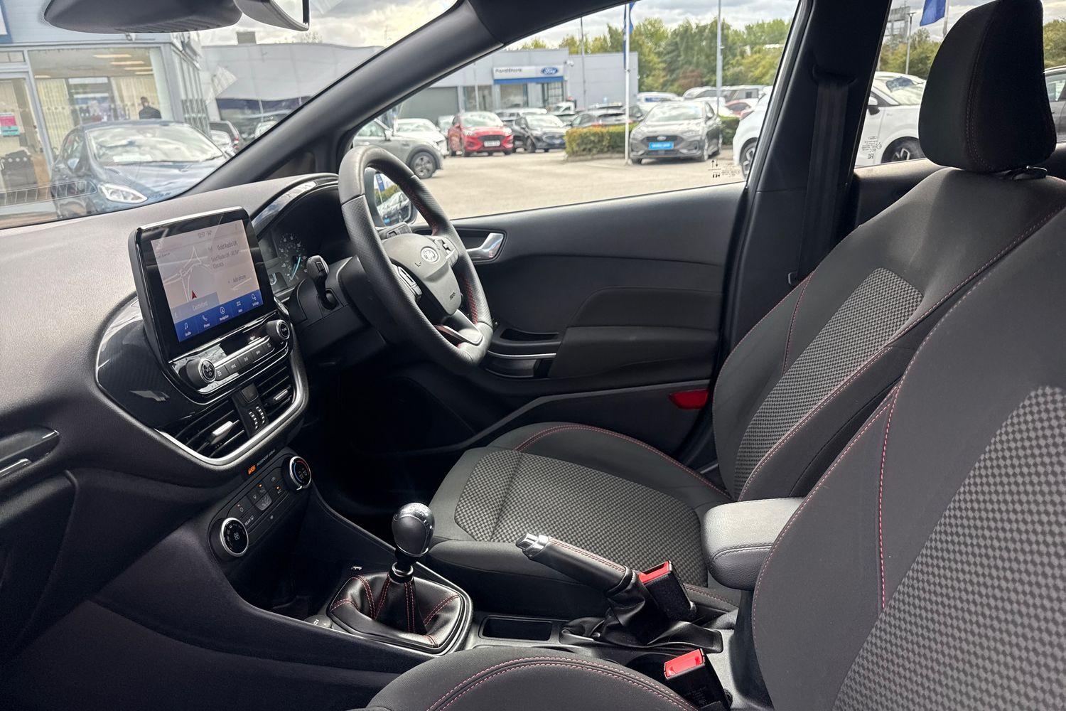 Ford FIESTA Photo 18