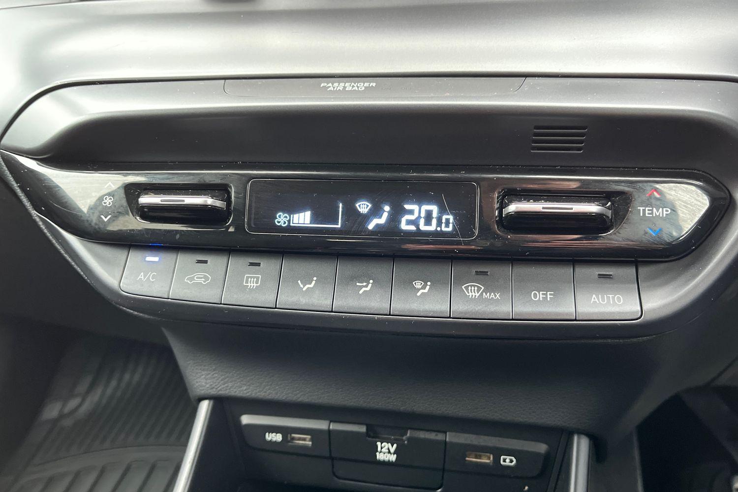 Hyundai BAYON Photo 30