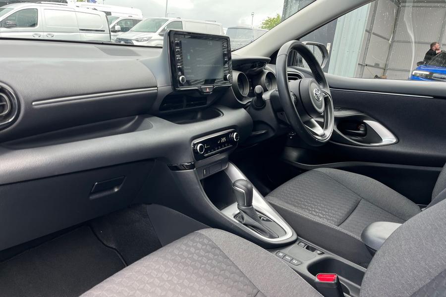 Toyota YARIS Photo autoimg-e87677d6e7db9aba094e1c7aff727c8af5d564ce.jpg