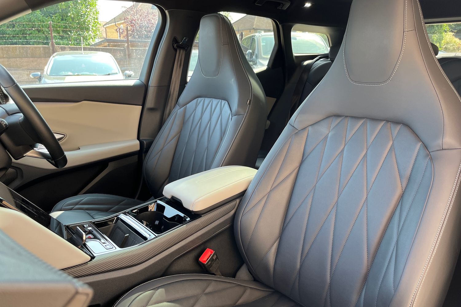 Ford Explorer Photo 18