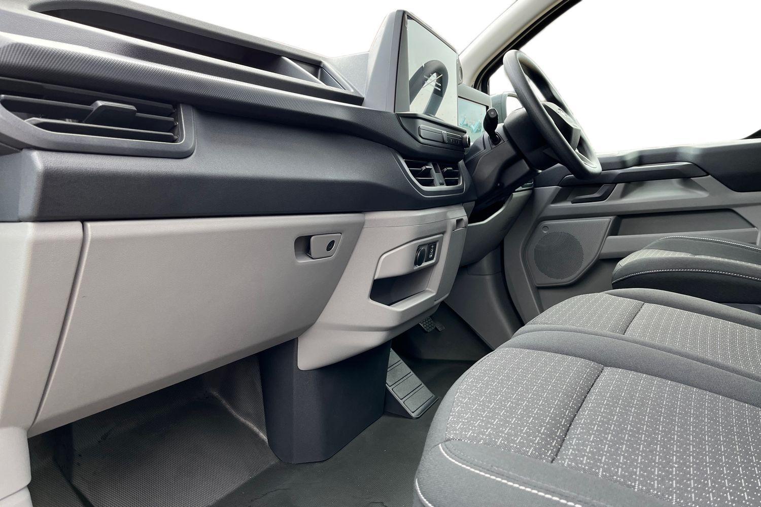 Ford E-TRANSIT CUSTOM Photo 2