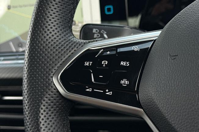 VOLKSWAGEN Golf Photo 16